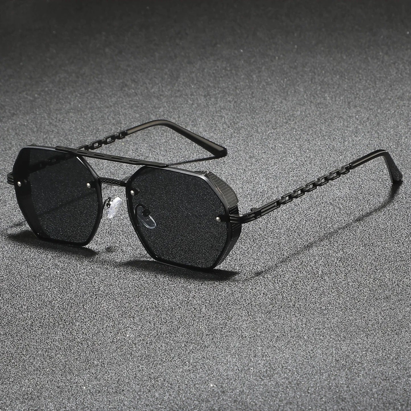 Striking Metal Frame Sunglasses