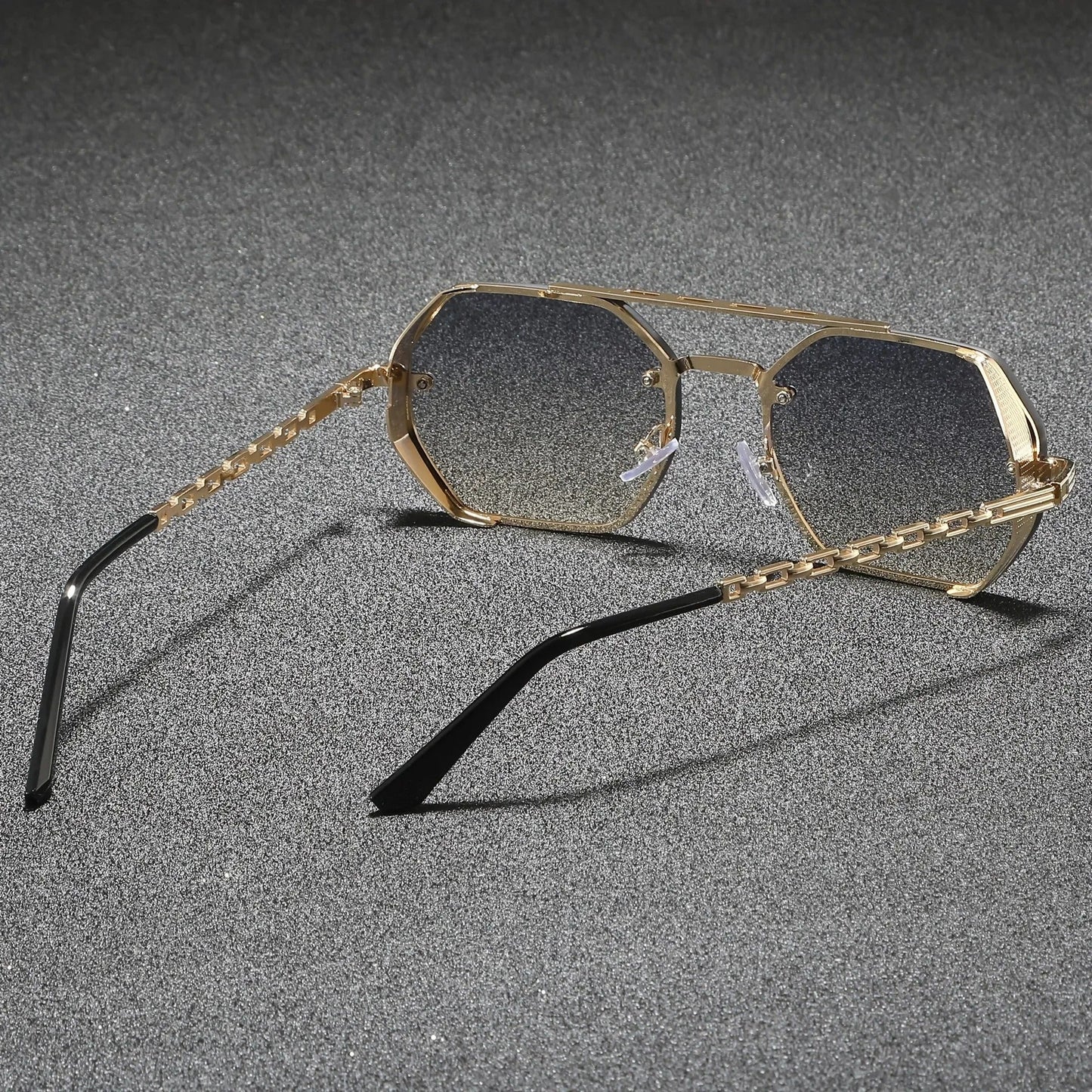 Striking Metal Frame Sunglasses