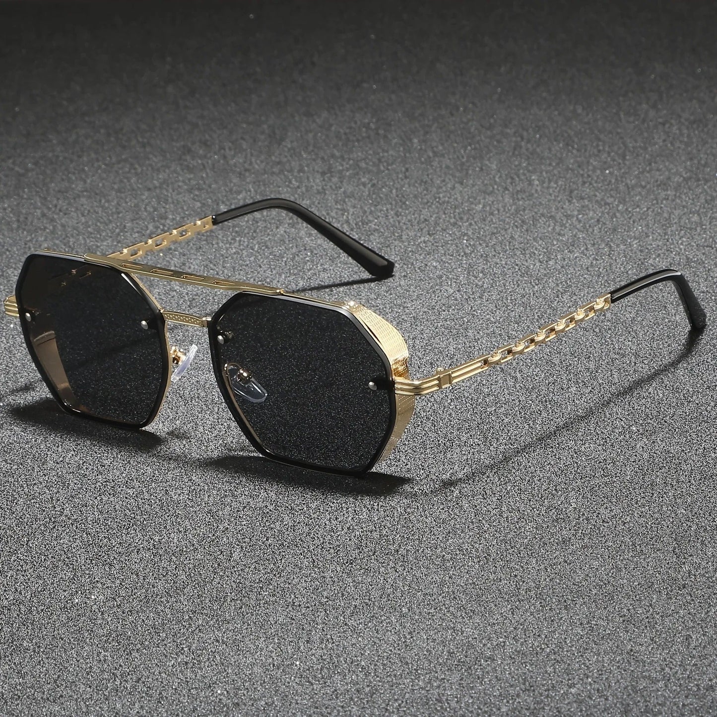 Striking Metal Frame Sunglasses