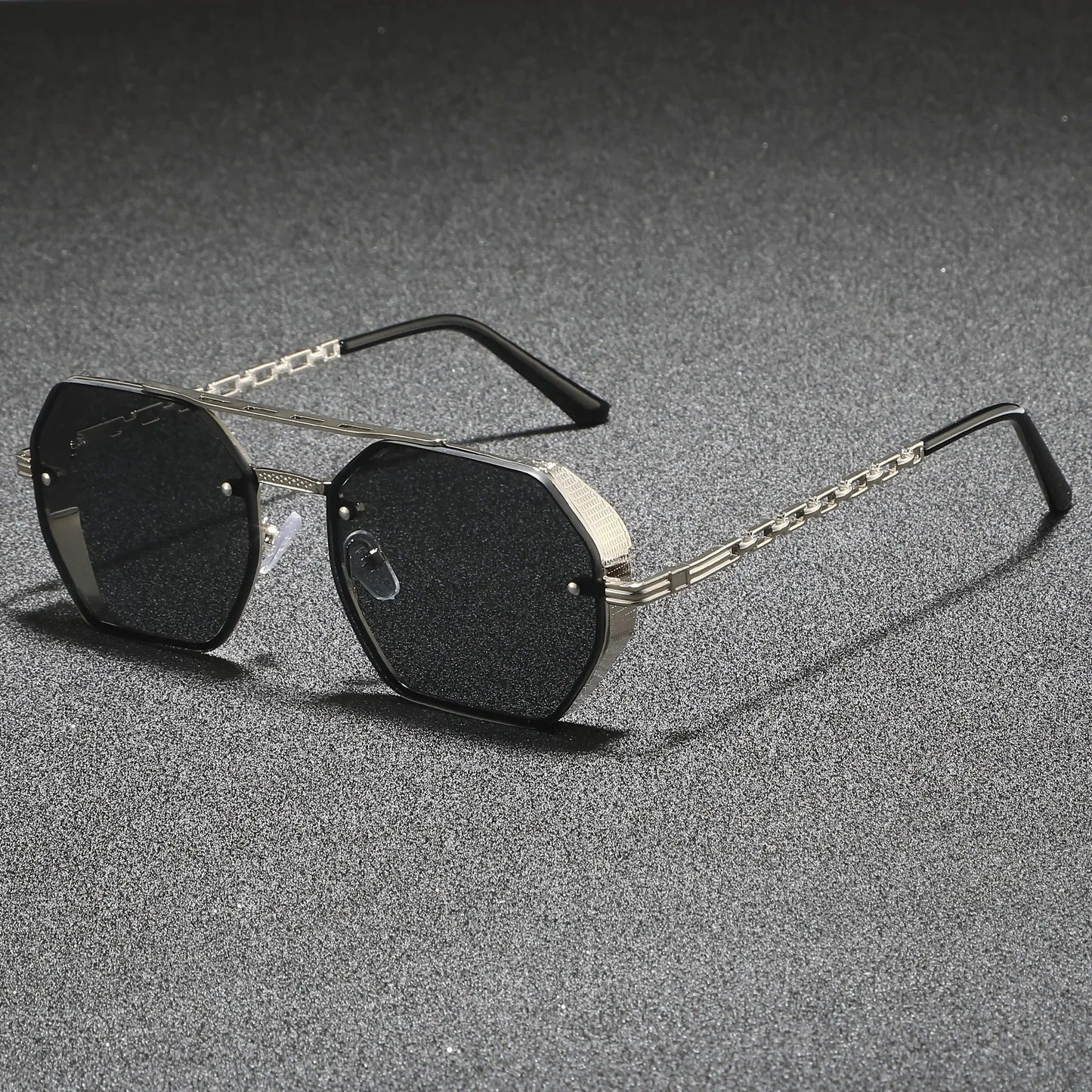 Striking Metal Frame Sunglasses